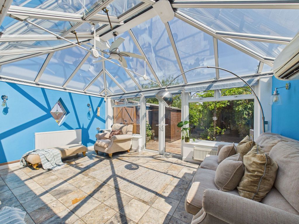 Property photo 2 of 21 Conservatory