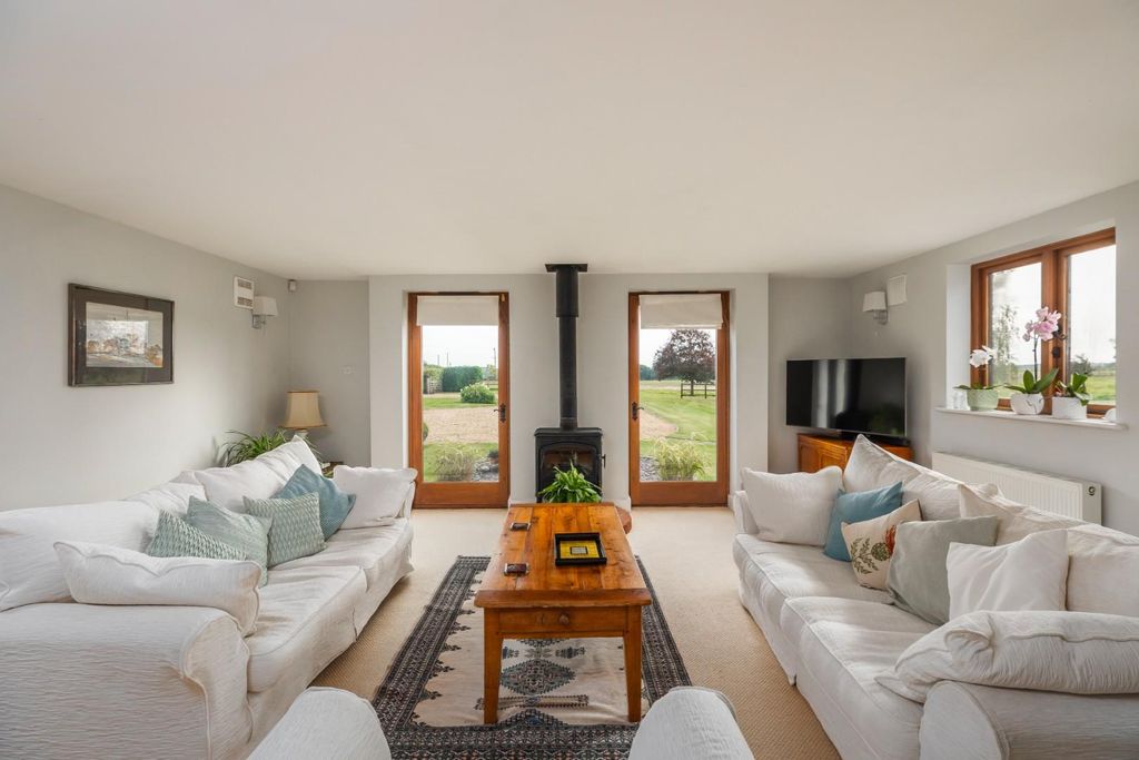 Property photo 2 of 25 New Manor Barn-98.Jpg