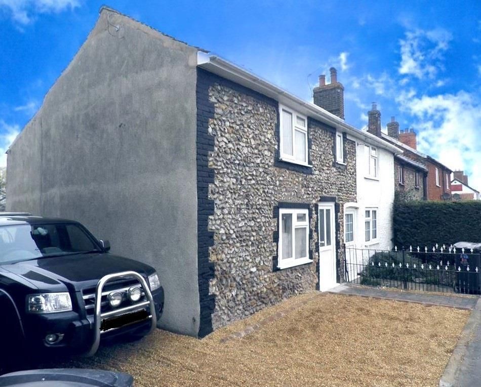 Property photo 1 of 7 Front