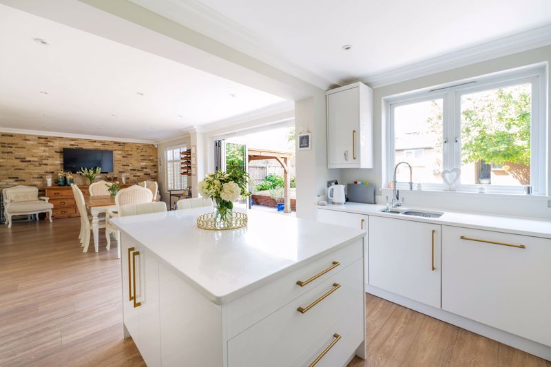 Property photo 2 of 33 Kitchen