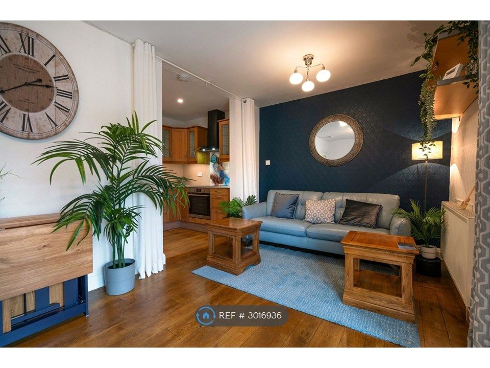 Property photo 1 of 19 Living Room