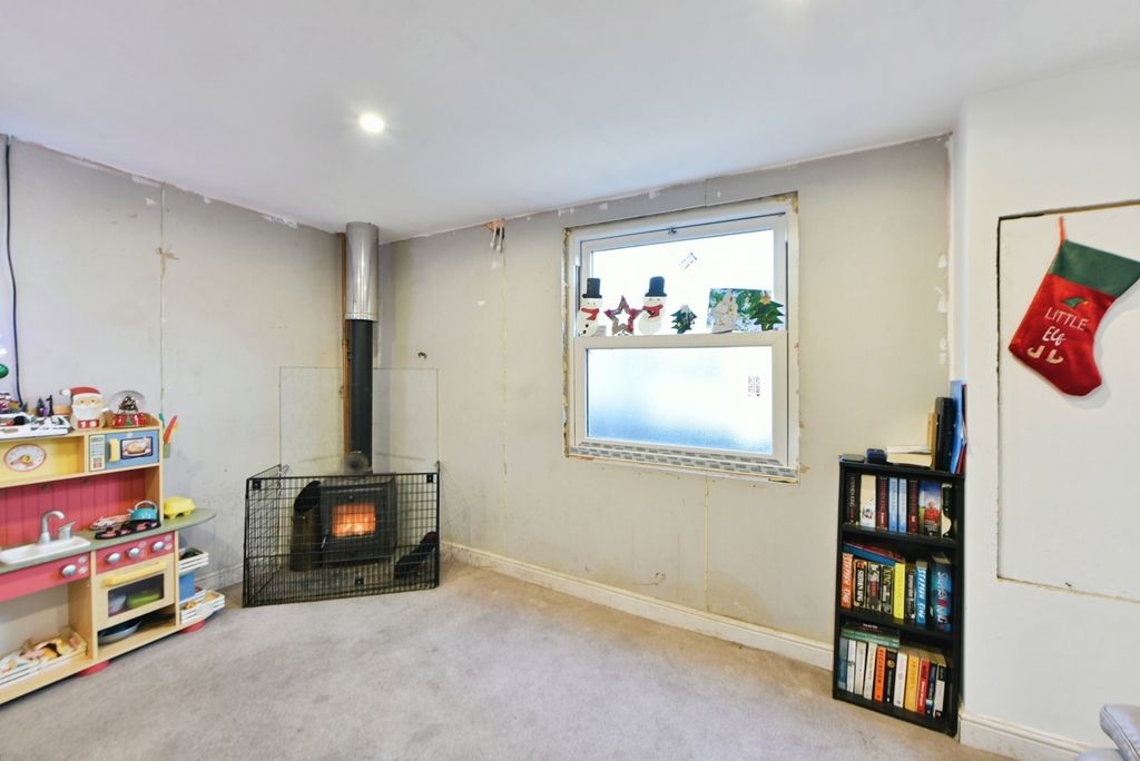 Property photo 2 of 20 Lounge