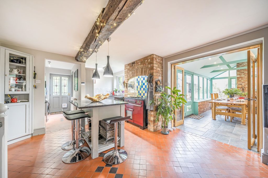 Property photo 3 of 17 1364780-10-68ee3Bd018Ddf