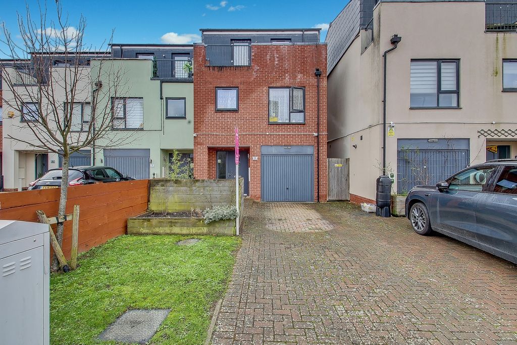 Property photo 1 of 22 4070853