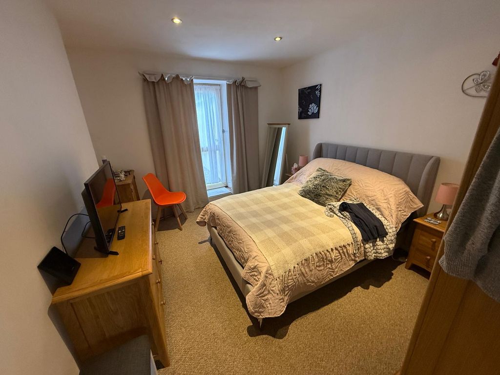 Property photo 3 of 25