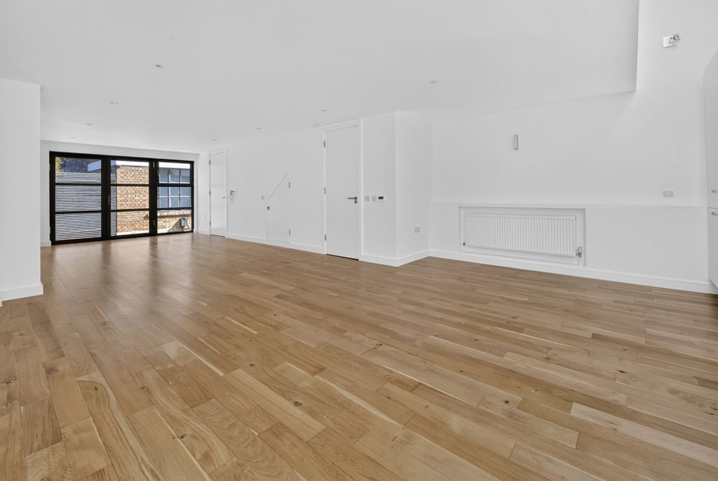 Property photo 1 of 21 Picture No. 03