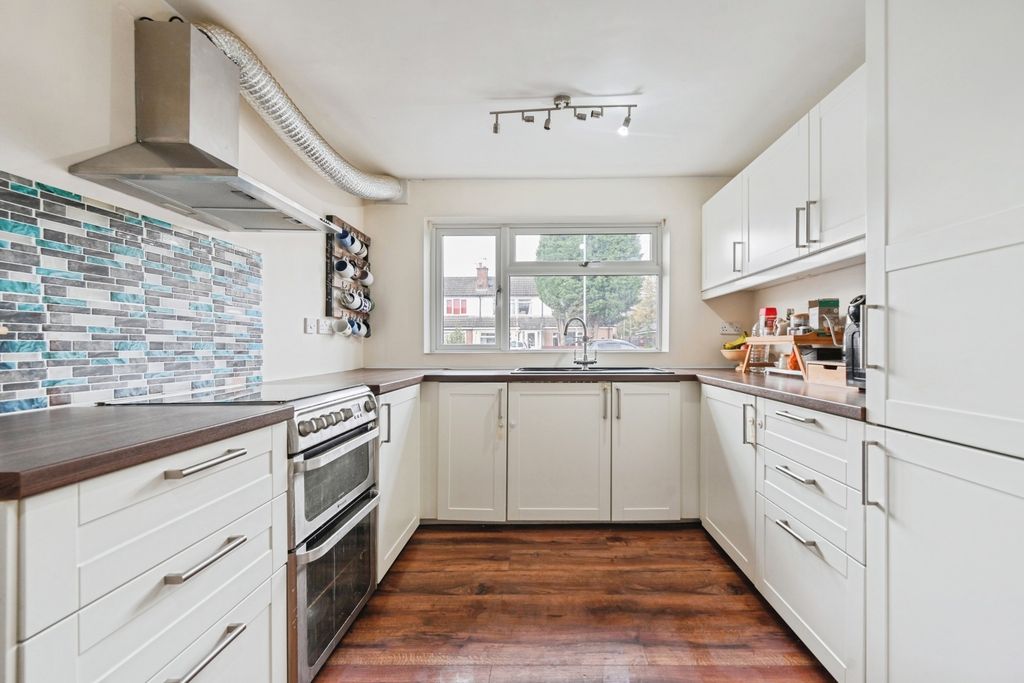 Property photo 3 of 17 Photo