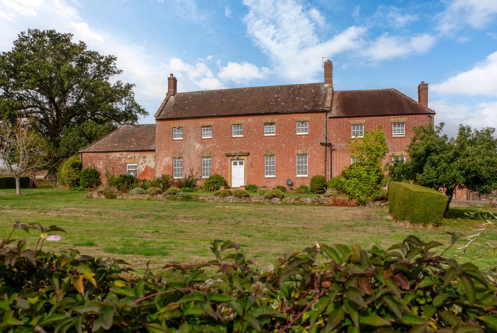 Property photo 1 of 13 Stone Farmhouse