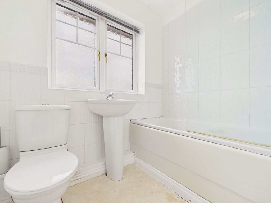 Property photo 3 of 12 Bathroom