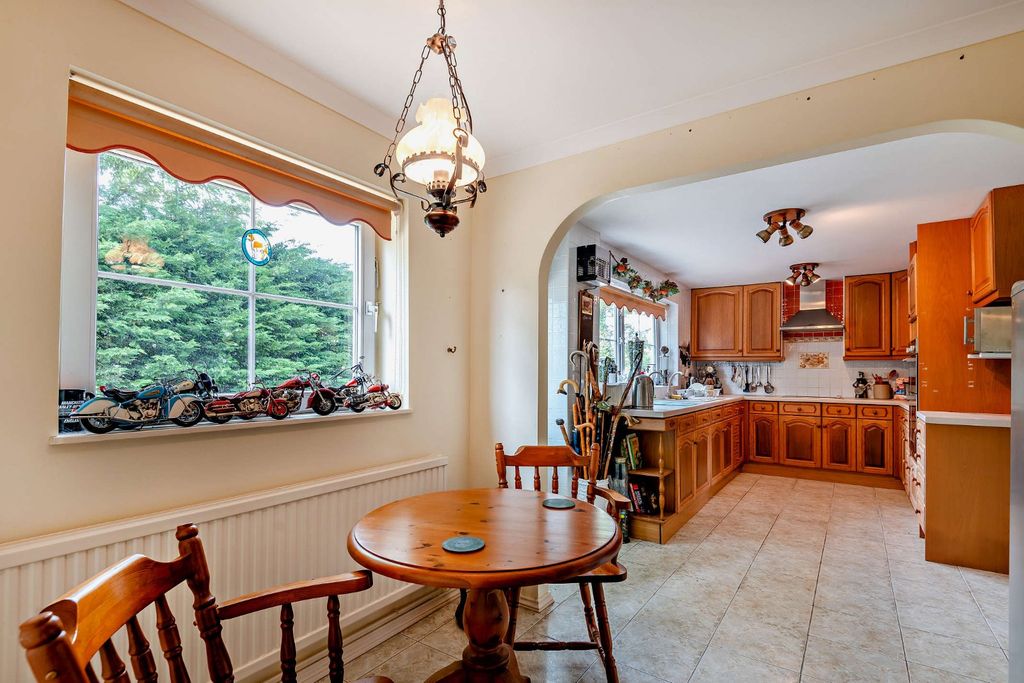 Property photo 2 of 16 Picture No. 14