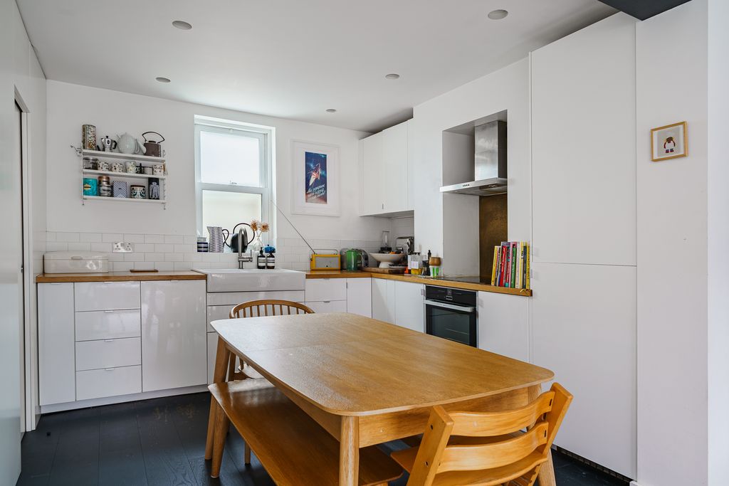 Property photo 3 of 31
