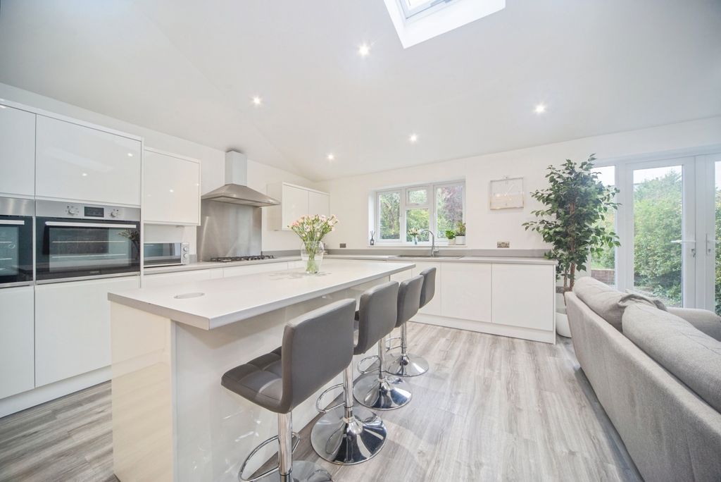 Property photo 2 of 17 Photo