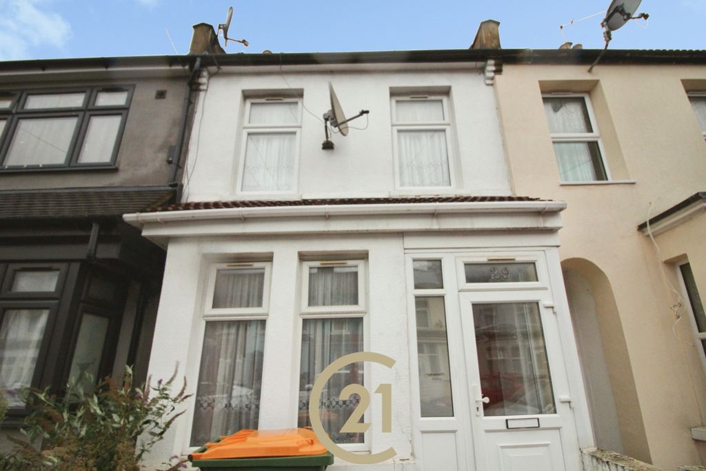 Property photo 1 of 18 External