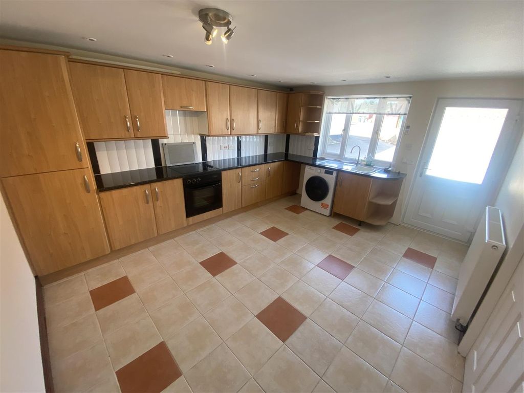 Property photo 2 of 13 Kitchen 1