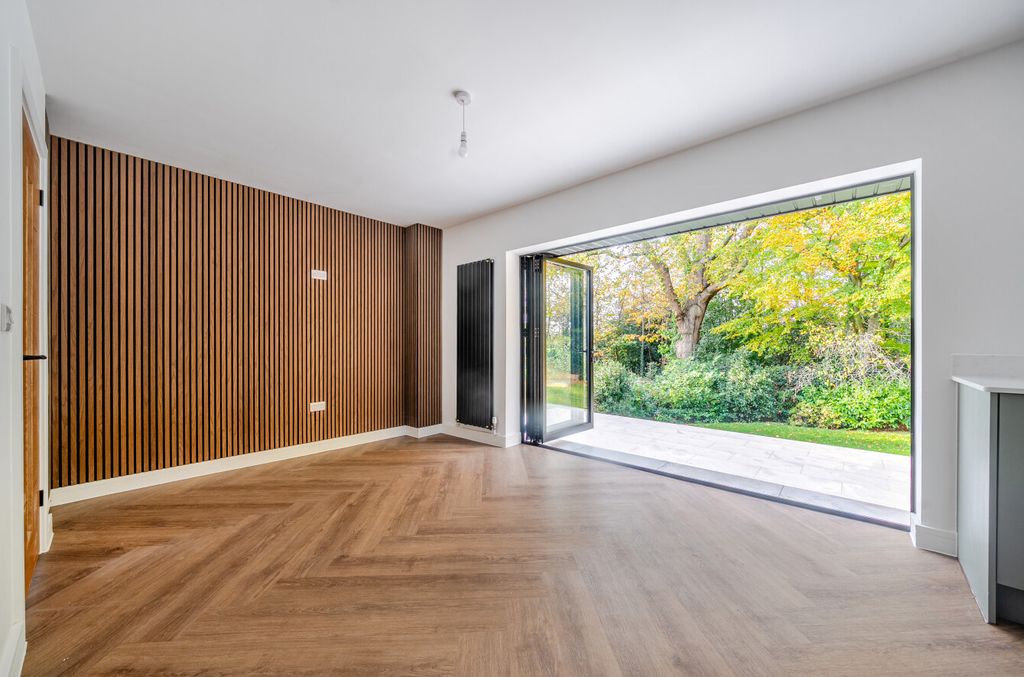 Property photo 3 of 12 1377360-7-69149Fc...