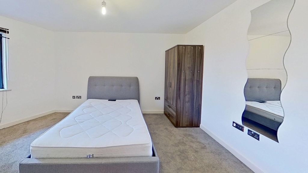 Property photo 3 of 20 Bedroom