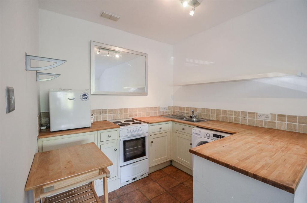 Property photo 2 of 6 Westbourne Terrace