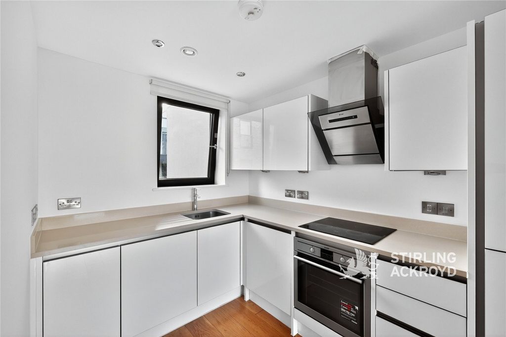 Property photo 3 of 18 Kitchen