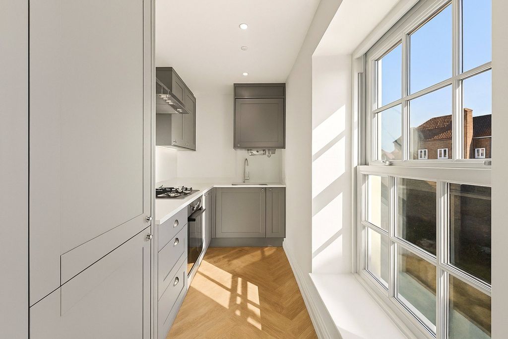 Property photo 2 of 8 Kitchen