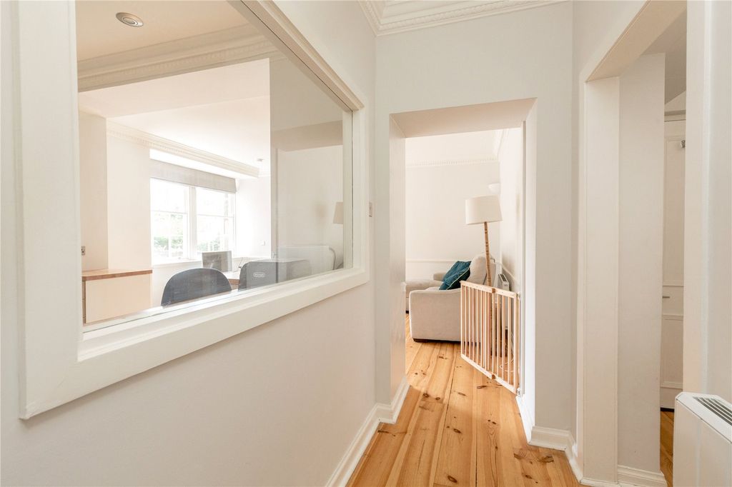 Property photo 3 of 14 Hall