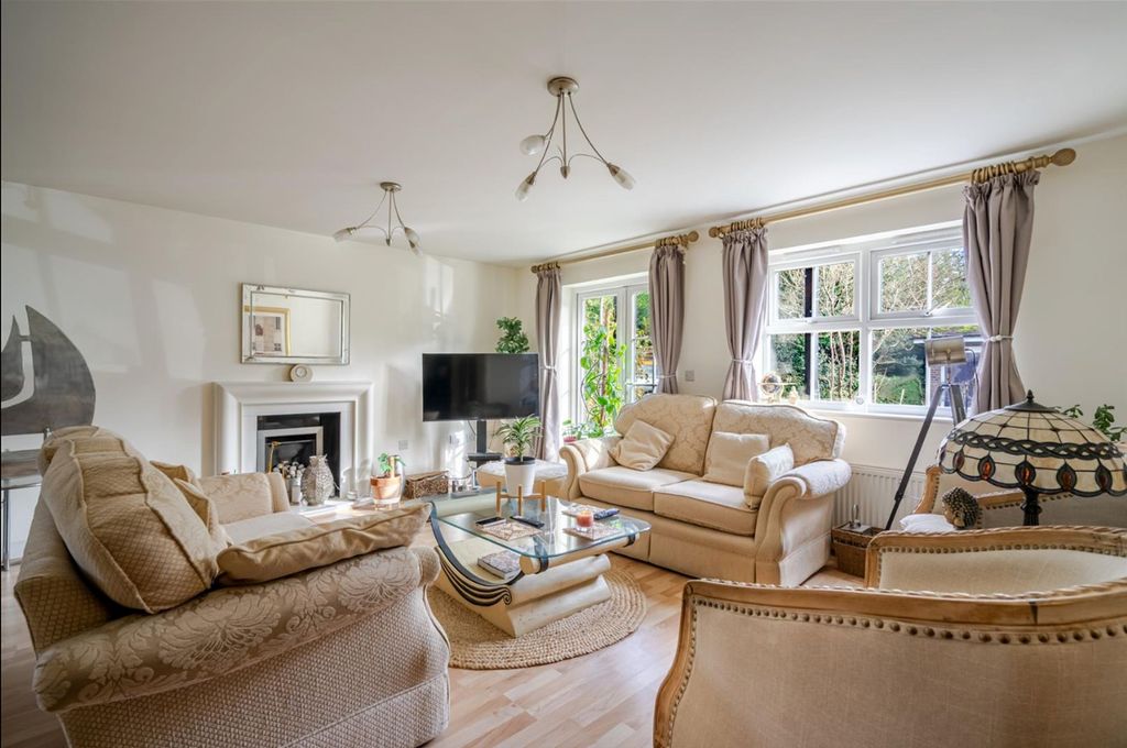 Property photo 2 of 9