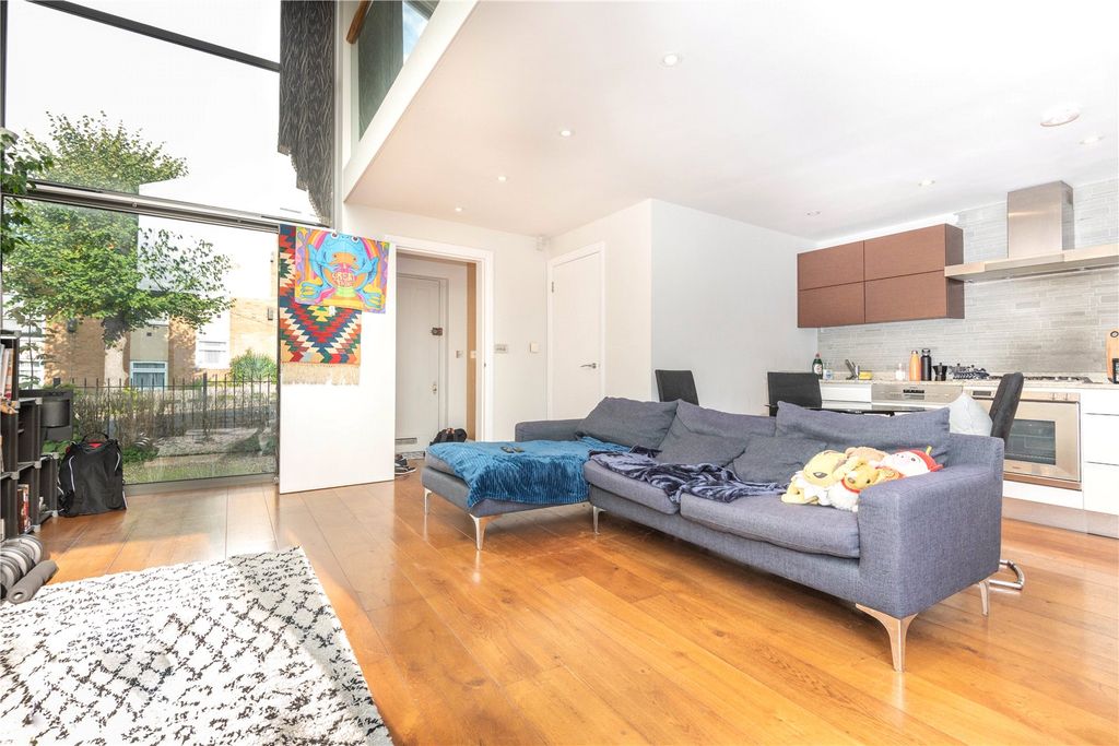 Property photo 2 of 11