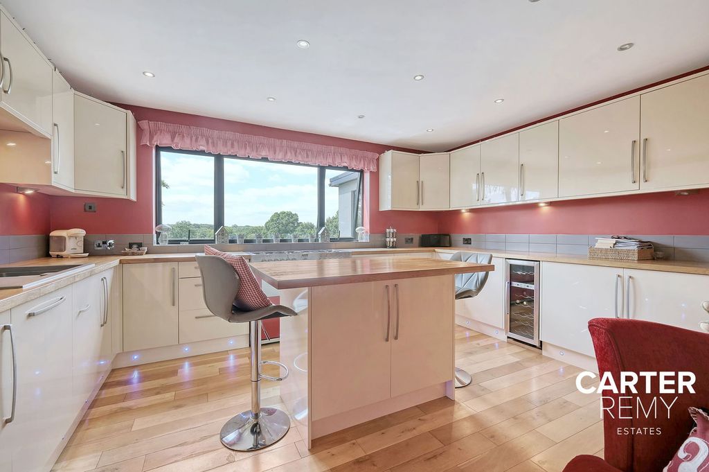 Property photo 2 of 30