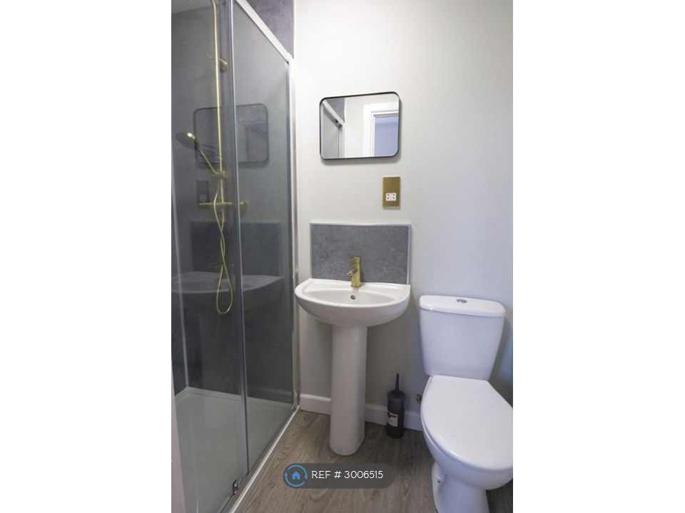 Property photo 2 of 6 En-Suite
