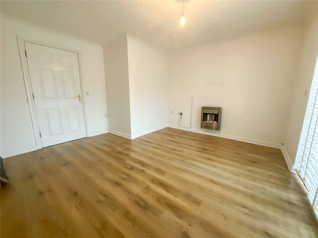 Property photo 2 of 18 Picture No. 15