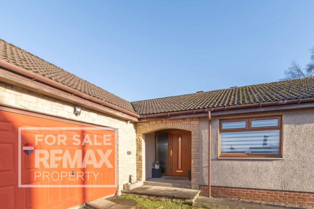 Property photo 1 of 35 Garage &amp; Entrance