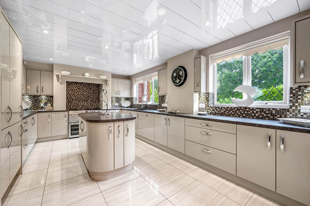 Property photo 3 of 46