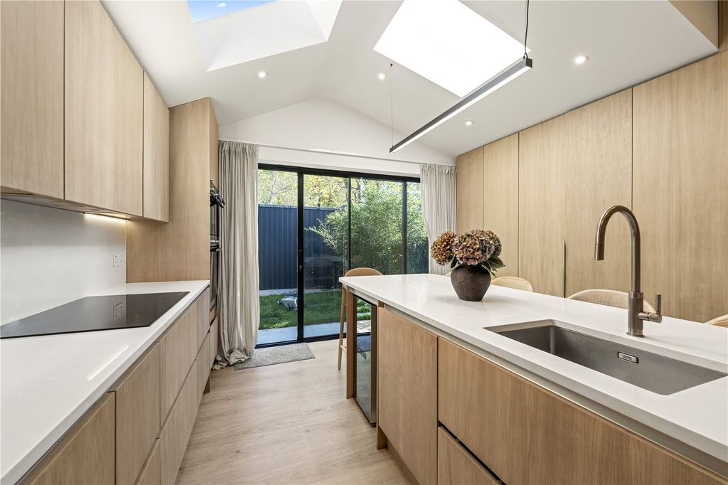 Property photo 3 of 12 Kitchen