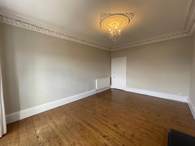 Property photo 3 of 23 Lounge