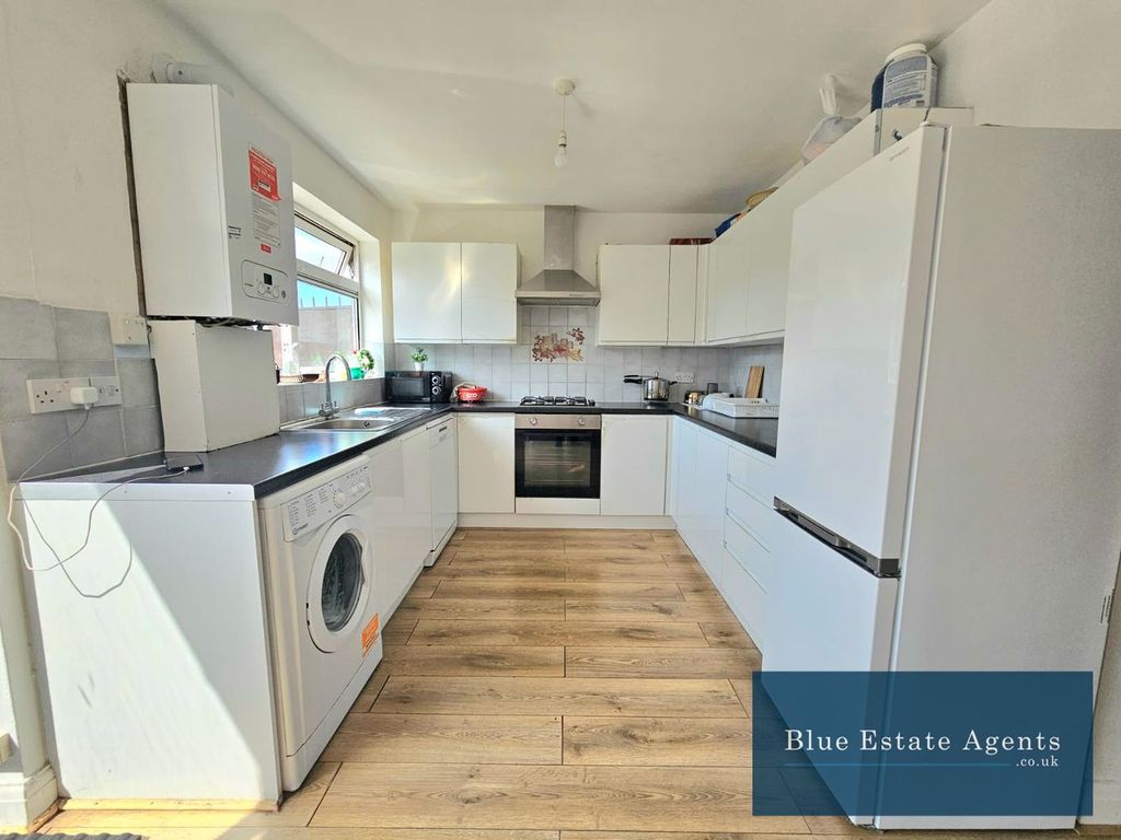 Property photo 1 of 12 Kitchen