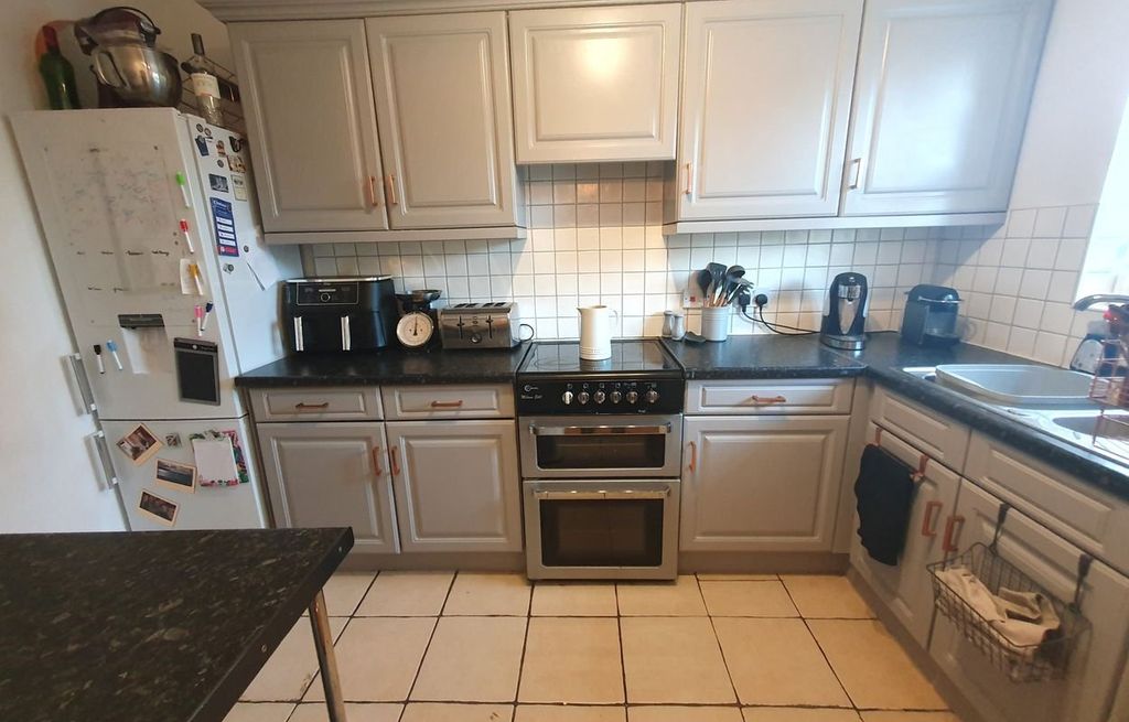 Property photo 3 of 12 Picture 3