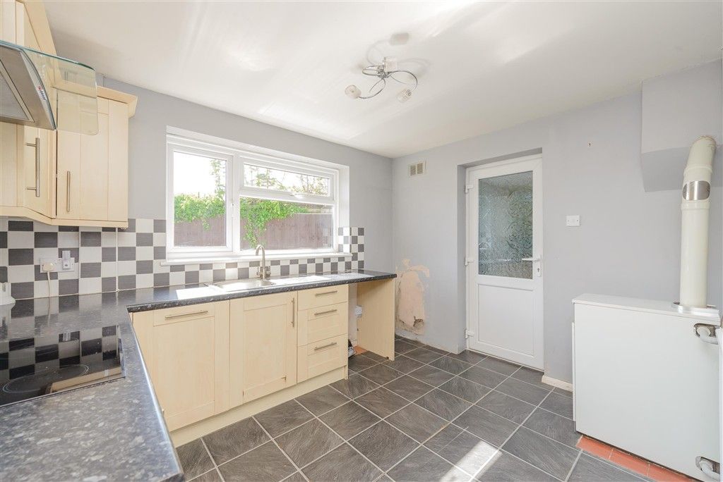 Property photo 2 of 9 Kitchen