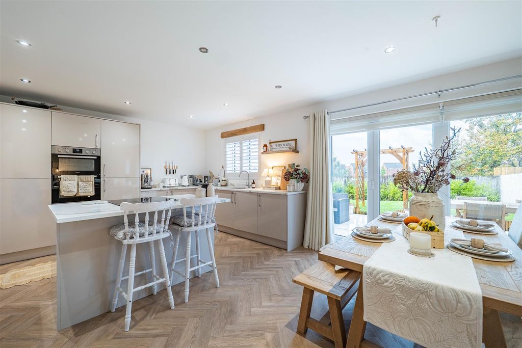 Property photo 3 of 47 Kitchen/Dining Room