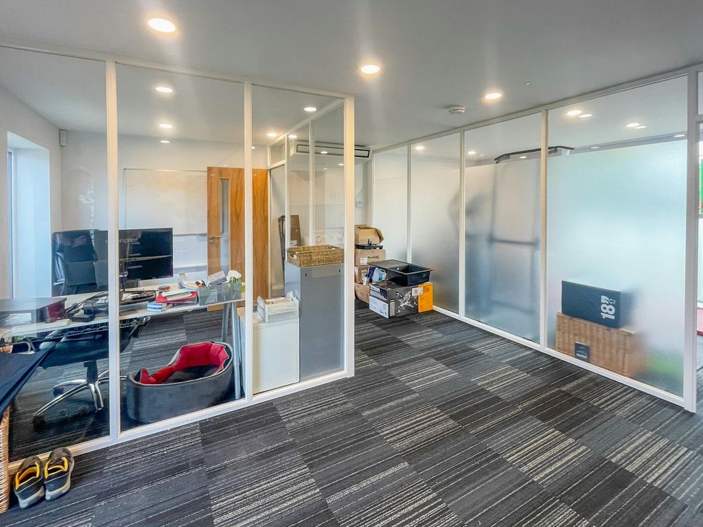 Property photo 3 of 6 3.Jpg