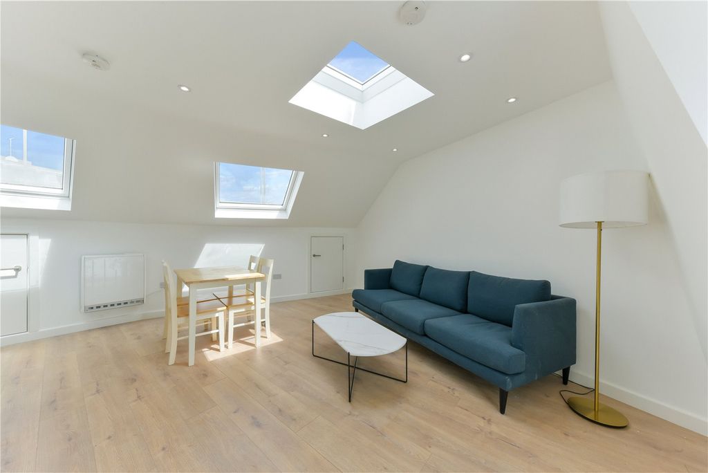 Property photo 1 of 7 Picture No. 10