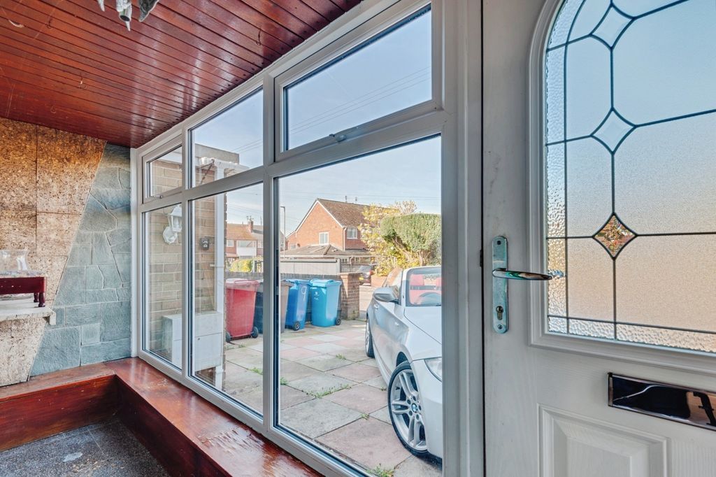 Property photo 3 of 17 Photo