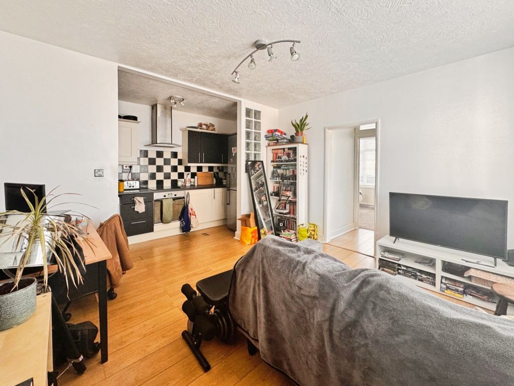 Property photo 2 of 8 Pbox-Img.Jpg