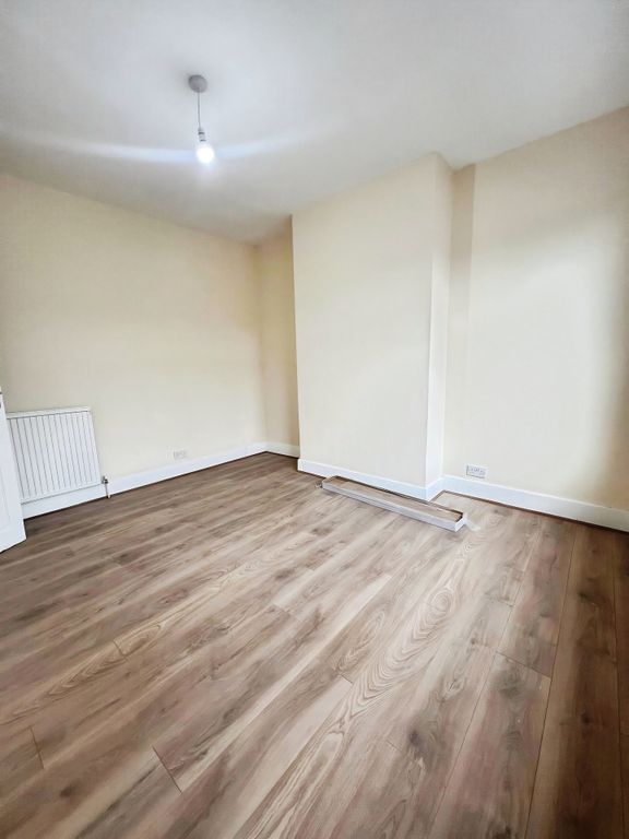 Property photo 2 of 7 5E53543B-5F9B8Bd8-220F-40E0-A2E3-E6481A3d6Bcd.Jpg