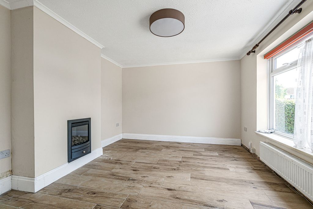 Property photo 2 of 25