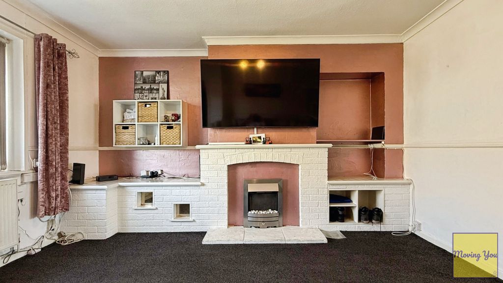 Property photo 3 of 26 Lounge