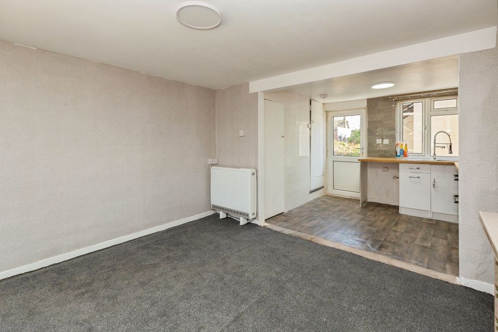 Property photo 3 of 20 2025-04-12-80Brookstreetastonclintonaylesburyhp225Et-1001787980-1464