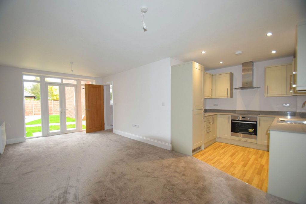 Property photo 1 of 7 2 Bedroom Flat For Rent