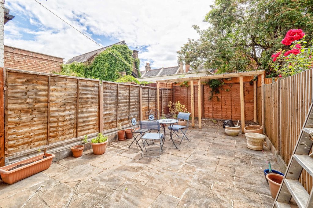 Property photo 2 of 20