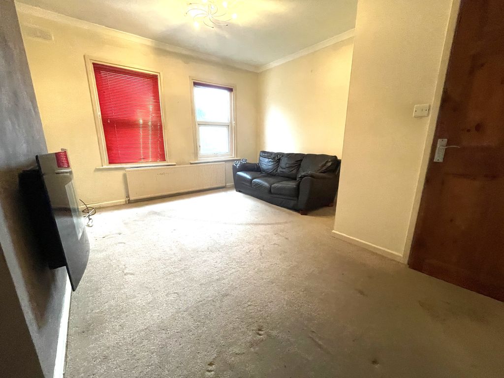 Property photo 3 of 8 Image