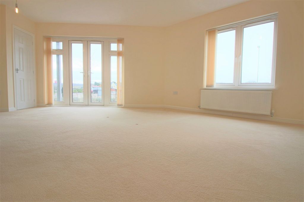 Property photo 3 of 9 11 Halter Way Living Room