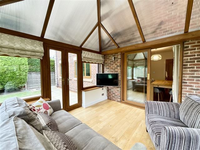 Property photo 3 of 21 Conservatory